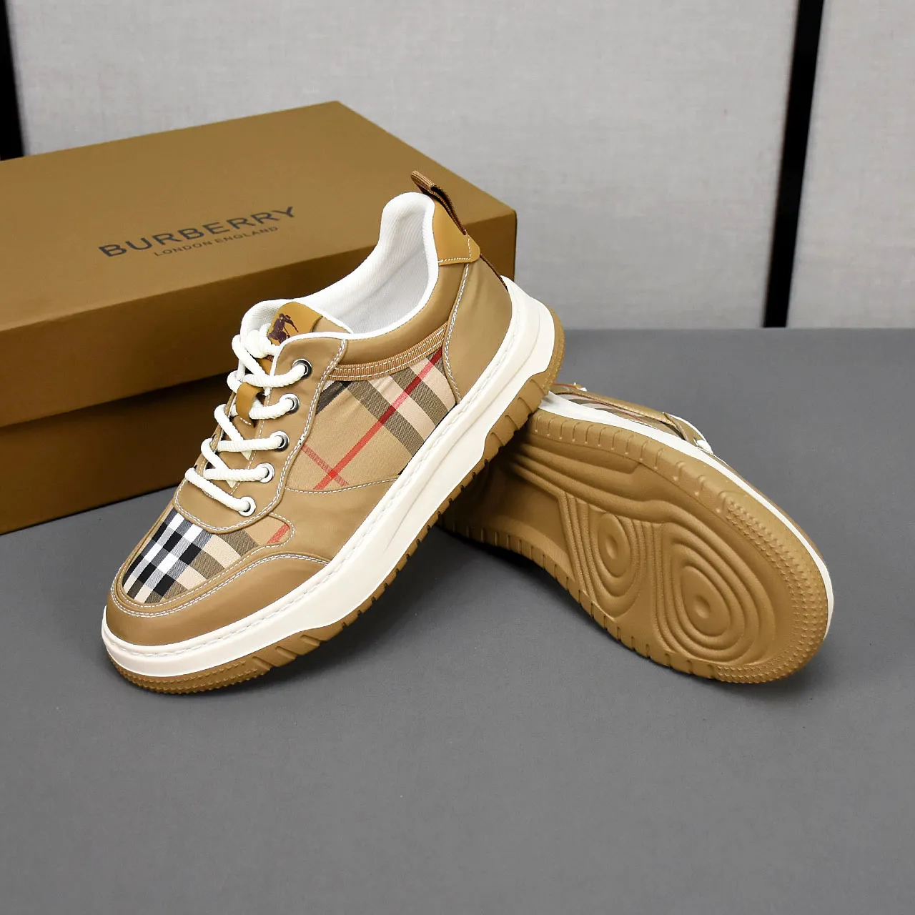 PP420🍹🍹🍹Burberry [Burberry] fashionable lace-up cloth shoes, uppers made of breathable fabric, rubber foam soles, men's size 39-44 (38 customized)